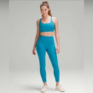 Lululemon Wunder Train High-Rise Tight 25"
Hawaiian Blue Size 8